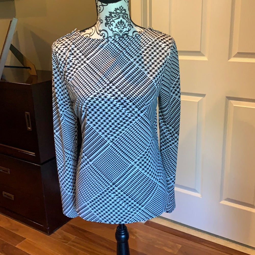 New York & Co Black and White Stretch Top
